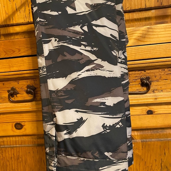 Under Armour snow jacket and snow pants. - Picture 5 of 6